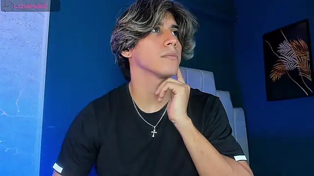 Snapshot of Allex_Cano chatting on 9, 10, 2025 Allex Cano online show from 9, 10, 2025