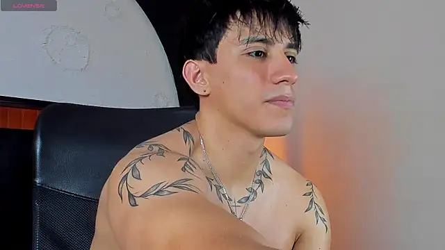 Snapshot of Allex_Cano chatting on 19, 10, 2025 Allex Cano online show from 19, 10, 2025