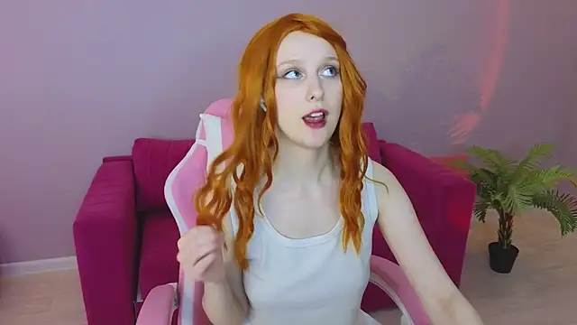 KristinMoore online show from 10, 3, 2025