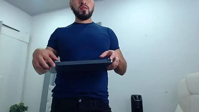 Snapshot of sebastian_colle chatting on 24, 2, 2025 sebastian colle online show from 24, 2, 2025