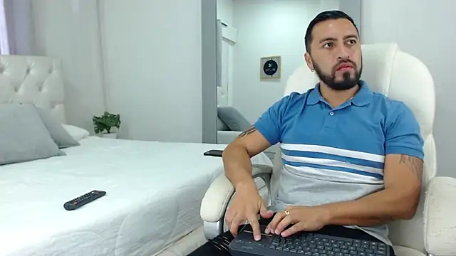 Snapshot of sebastian_colle chatting on 1, 3, 2025 sebastian colle online show from 1, 3, 2025