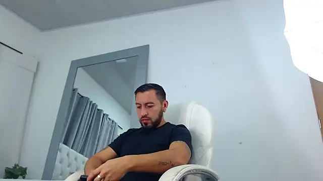 Snapshot of sebastian_colle chatting on 3, 3, 2025 sebastian colle online show from 3, 3, 2025