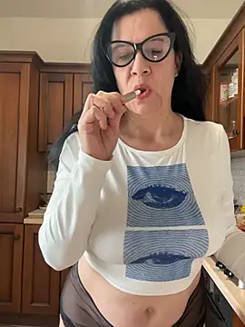 Snapshot of LadydeSade chatting on 24, 2, 2026 LadydeSade online show from 24, 2, 2026