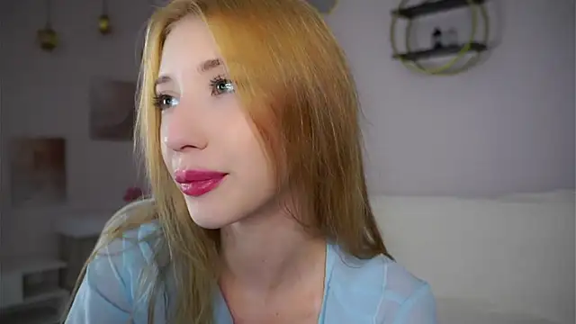 SunnivaCovil online show from 5, 12, 2025