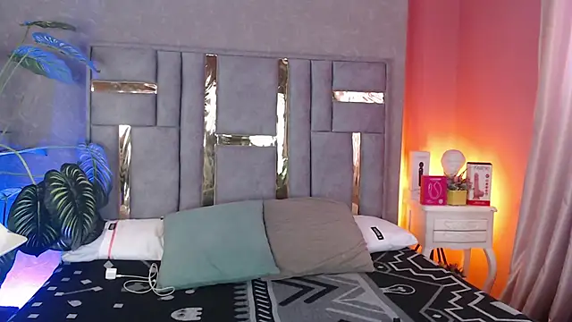 Tyla Ks online show from 12, 11, 2025