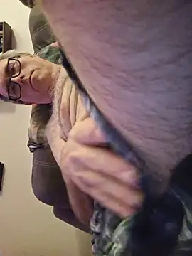 Snapshot of Smallone327 chatting on 21, 12, 2025 Smallone327 online show from 21, 12, 2025