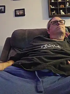 Snapshot of Smallone327 chatting on 2, 3, 2026 Smallone327 online show from 2, 3, 2026