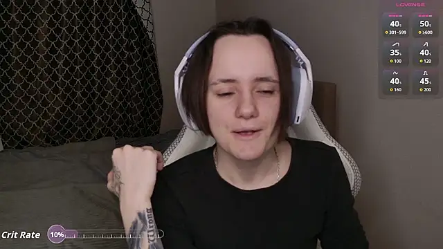 Luna Loveee online show from 8, 3, 2026