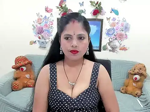 Snapshot of leahgotiii chatting on 5, 5, 2026 leahgotiii online show from 5, 5, 2026