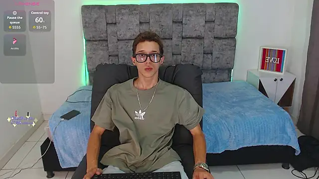 Snapshot of skinny_bigcock02 chatting on 11, 2, 2026 skinny bigcock02 online show from 11, 2, 2026