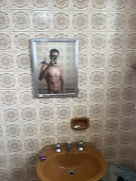 Snapshot of ldkzinnn chatting on 24, 2, 2025 ldkzinnn online show from 24, 2, 2025