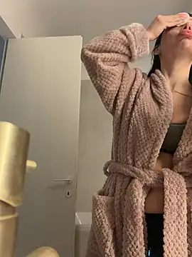 Mia Splash online show from 10, 2, 2026