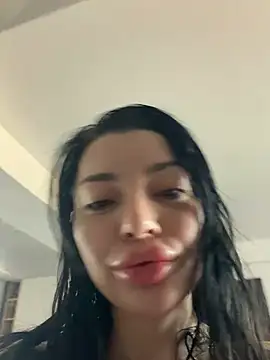 Mia Splash online show from 6, 4, 2026