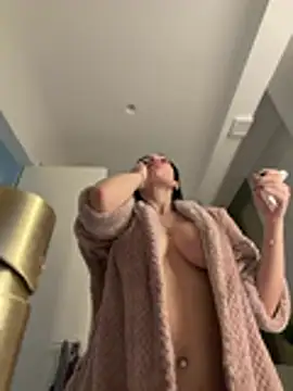 Mia Splash online show from 7, 4, 2026