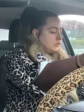 badcurvy online show from 23, 3, 2025