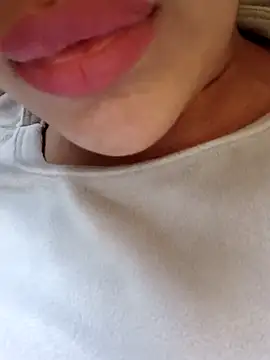 Snapshot of Sexlove1xo chatting on 4, 3, 2025 Sexlove1xo online show from 4, 3, 2025