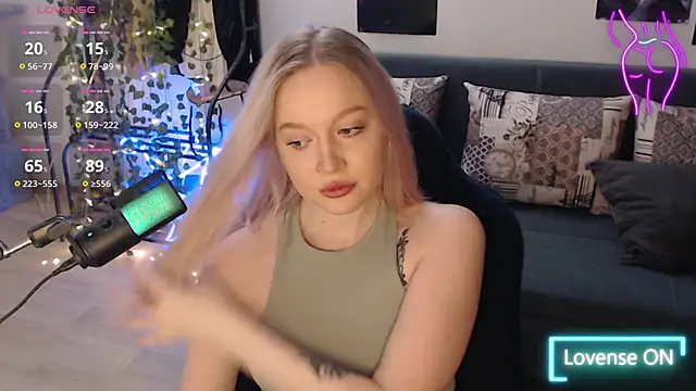 Snapshot of lissallor_ chatting on 18, 10, 2025 lissallor  online show from 18, 10, 2025
