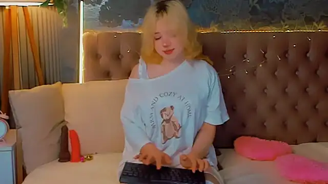 EmilyAngells online show from 24, 2, 2026