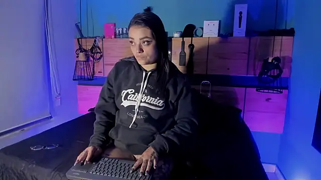 ChloeAllennn online show from 13, 4, 2026