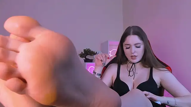 hazel sullivan online show from 16, 9, 2025