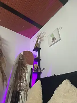 Snapshot of MarianaZapataa chatting on 3, 3, 2025 MarianaZapataa online show from 3, 3, 2025