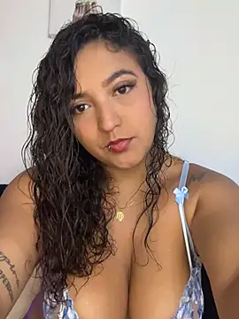 Snapshot of MarianaZapataa chatting on 8, 3, 2025 MarianaZapataa online show from 8, 3, 2025