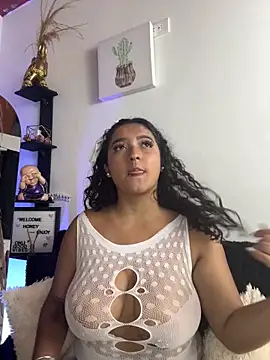 Snapshot of MarianaZapataa chatting on 12, 3, 2025 MarianaZapataa online show from 12, 3, 2025