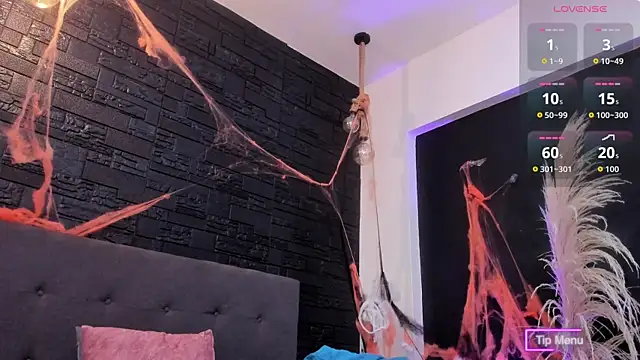 Maite Smith  online show from 30, 10, 2025