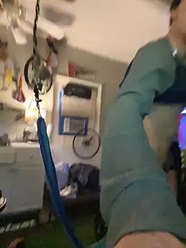 Polaroid White online show from 21, 11, 2025