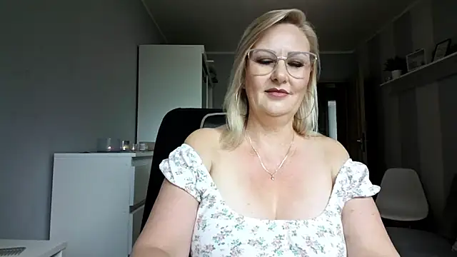 Snapshot of DianaLive chatting on 18, 6, 2026 DianaLive online show from 18, 6, 2026