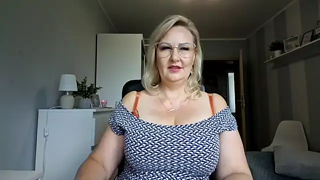 Snapshot of DianaLive chatting on 24, 7, 2026 DianaLive online show from 24, 7, 2026