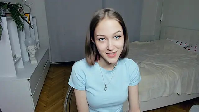 EmmaKellerf online show from 4, 3, 2025