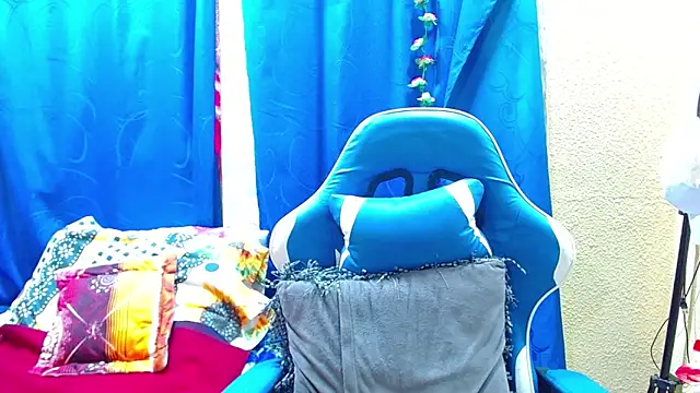 Snapshot of Gia_leinn chatting on 13, 5, 2026 Gia leinn online show from 13, 5, 2026