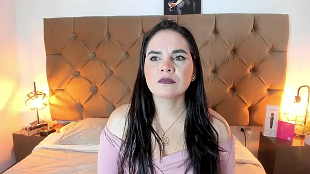 laura hotties online show from 31, 3, 2026