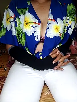 Snapshot of geetha_telugu_kan277 chatting on 15, 9, 2025 geetha telugu kan277 online show from 15, 9, 2025