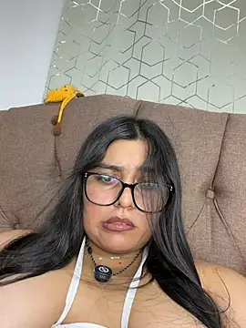 Snapshot of virginbrunette99 chatting on 5, 7, 2026 virginbrunette99 online show from 5, 7, 2026