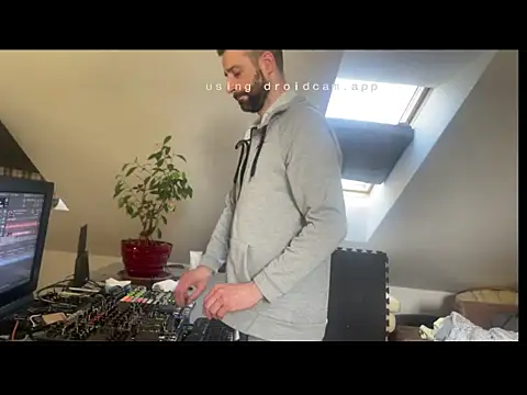 Snapshot of gryzoon chatting on 3, 3, 2026 gryzoon online show from 3, 3, 2026