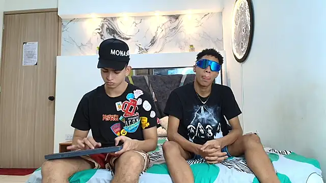 Snapshot of KING_OFF_BOYS chatting on 17, 10, 2025 KING OFF BOYS online show from 17, 10, 2025