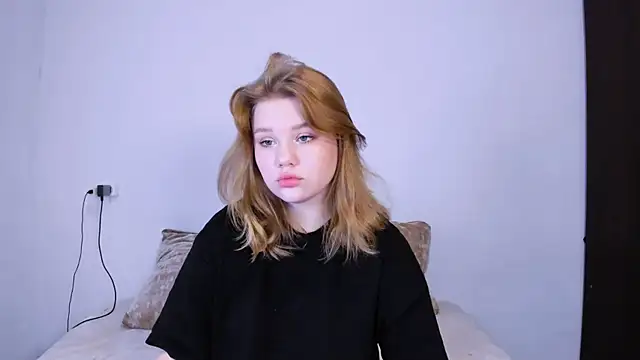 Snapshot of LaseyMoon chatting on 27, 10, 2025 LaseyMoon online show from 27, 10, 2025