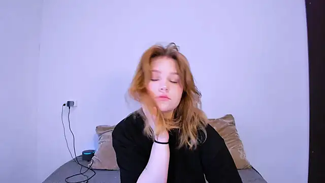 Snapshot of LaseyMoon chatting on 2, 11, 2025 LaseyMoon online show from 2, 11, 2025