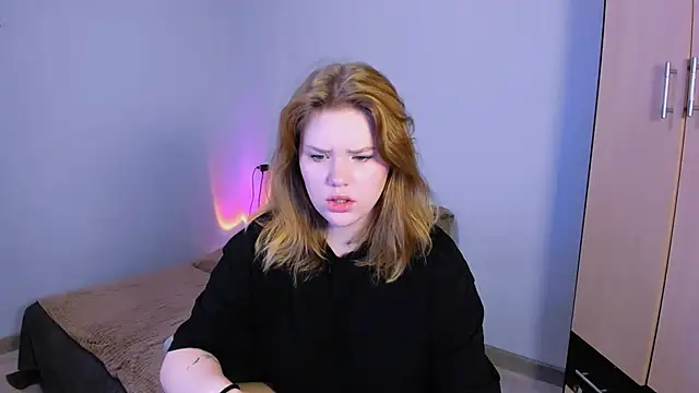 Snapshot of LaseyMoon chatting on 8, 11, 2025 LaseyMoon online show from 8, 11, 2025