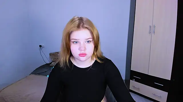 LaseyMoon online show from 3, 12, 2025