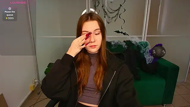 Snapshot of ElenaOconar chatting on 4, 11, 2025 ElenaOconar online show from 4, 11, 2025