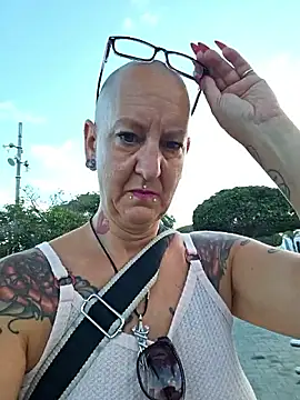 Snapshot of Emma_Milf25 chatting on 24, 9, 2025 Emma Milf25 online show from 24, 9, 2025