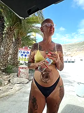 Snapshot of Emma_Milf25 chatting on 3, 5, 2026 Emma Milf25 online show from 3, 5, 2026