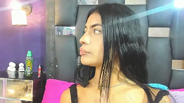 EMYCLARK01 online show from 24, 9, 2025