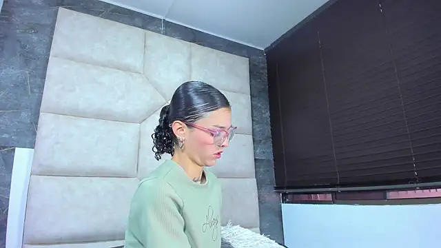 Vaiolett Smith online show from 13, 4, 2026