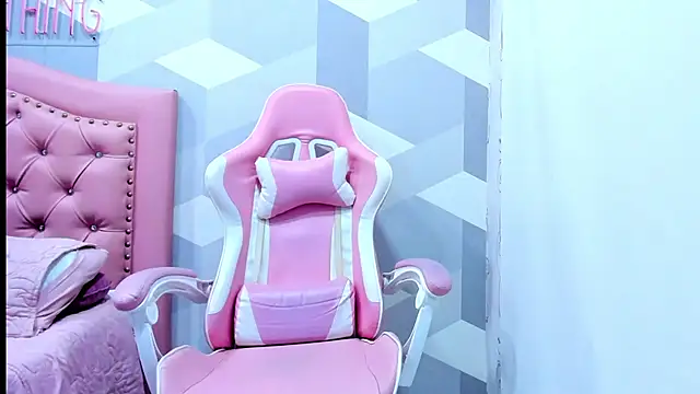 Snapshot of Gianna_Watson chatting on 4, 3, 2025 Gianna Watson online show from 4, 3, 2025