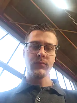 Snapshot of luckyluuk25 chatting on 4, 3, 2026 luckyluuk25 online show from 4, 3, 2026