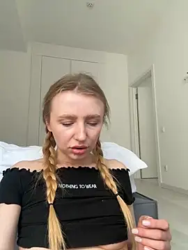 Snapshot of EvaBrooklyn chatting on 7, 3, 2025 EvaBrooklyn online show from 7, 3, 2025